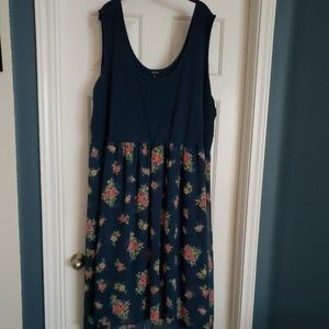TORRID SZ 6 NAVY FLORAL KNIT TO WOVEN MAXI DRESS